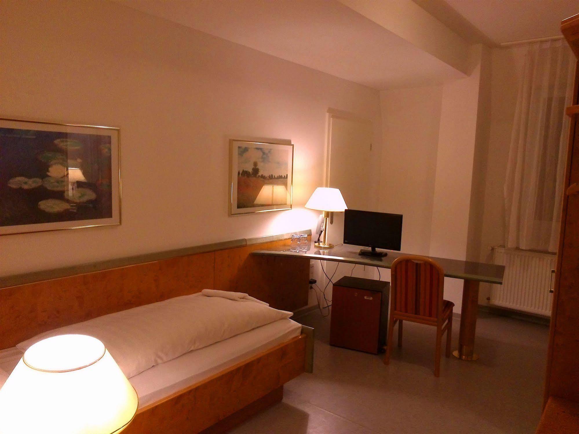 Willy Hotel Frankfurt Frankfurt am Main Ngoại thất bức ảnh