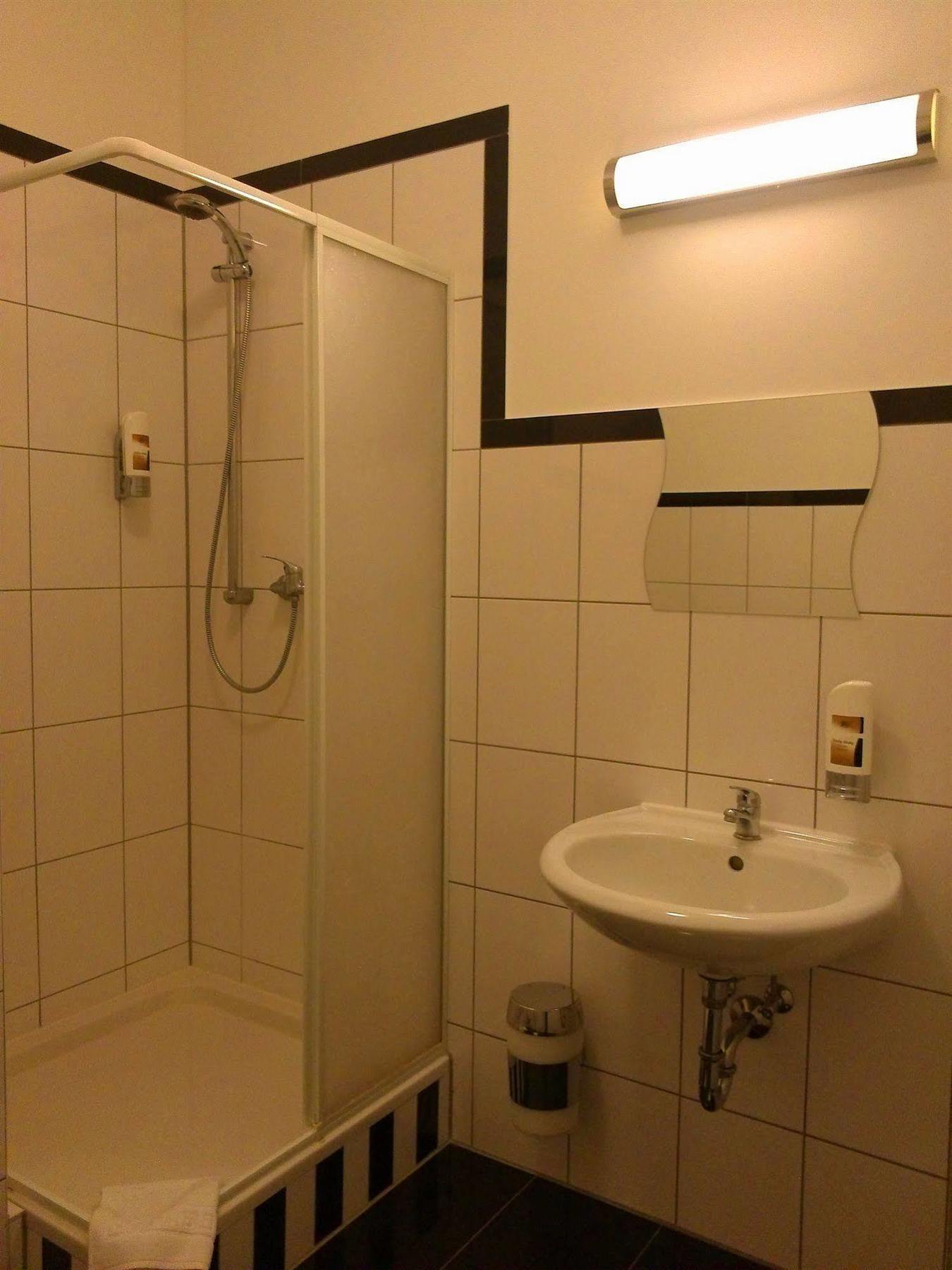 Willy Hotel Frankfurt Frankfurt am Main Ngoại thất bức ảnh